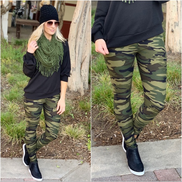 ✨PLUS AVAILABLE ✨Camo leggings - Picture 3 of 3